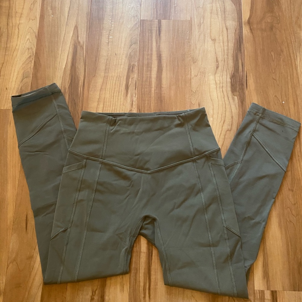 Lululemon 3/4 leggings - size 4